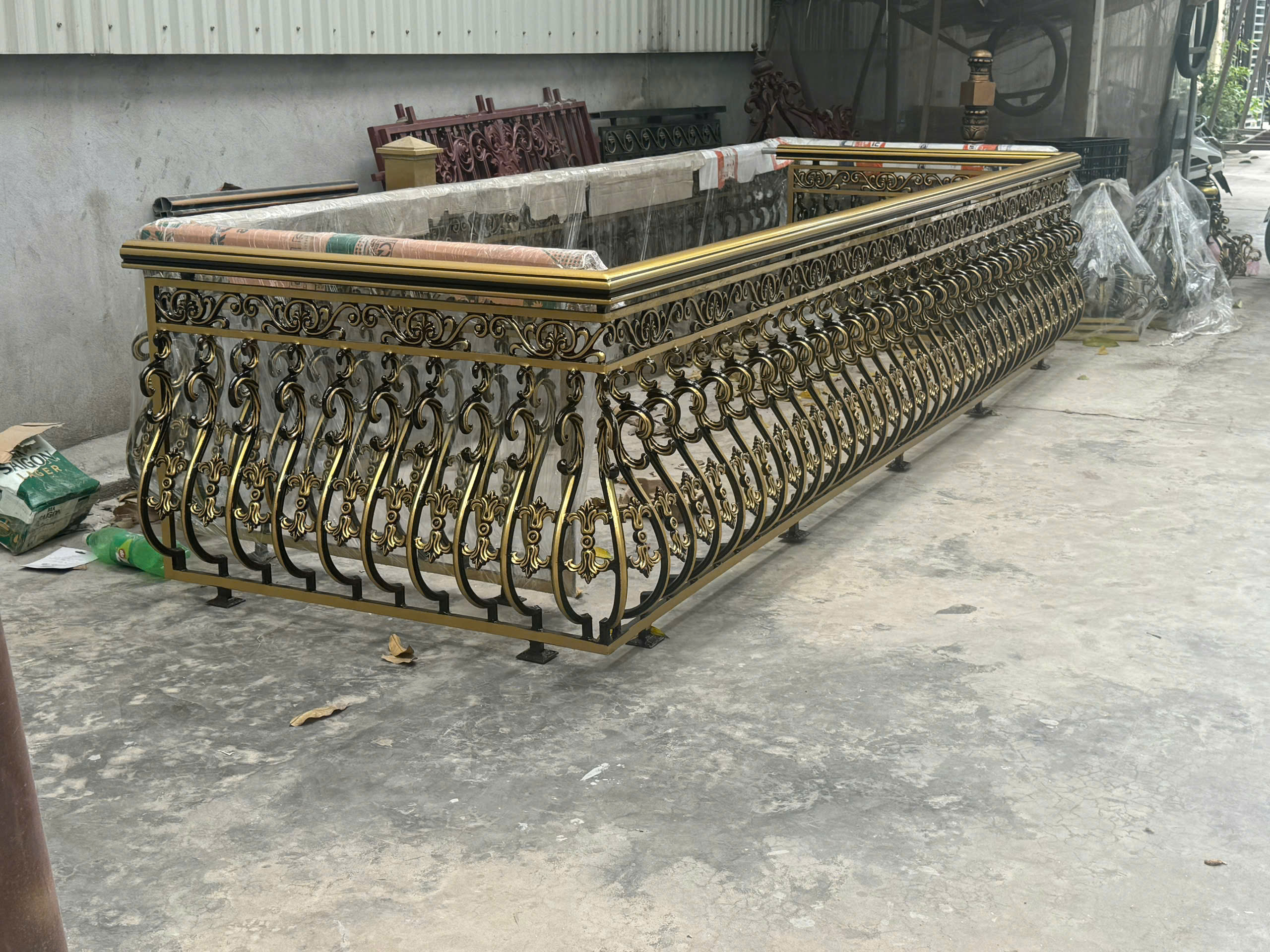 Lan can nhôm đúc L014