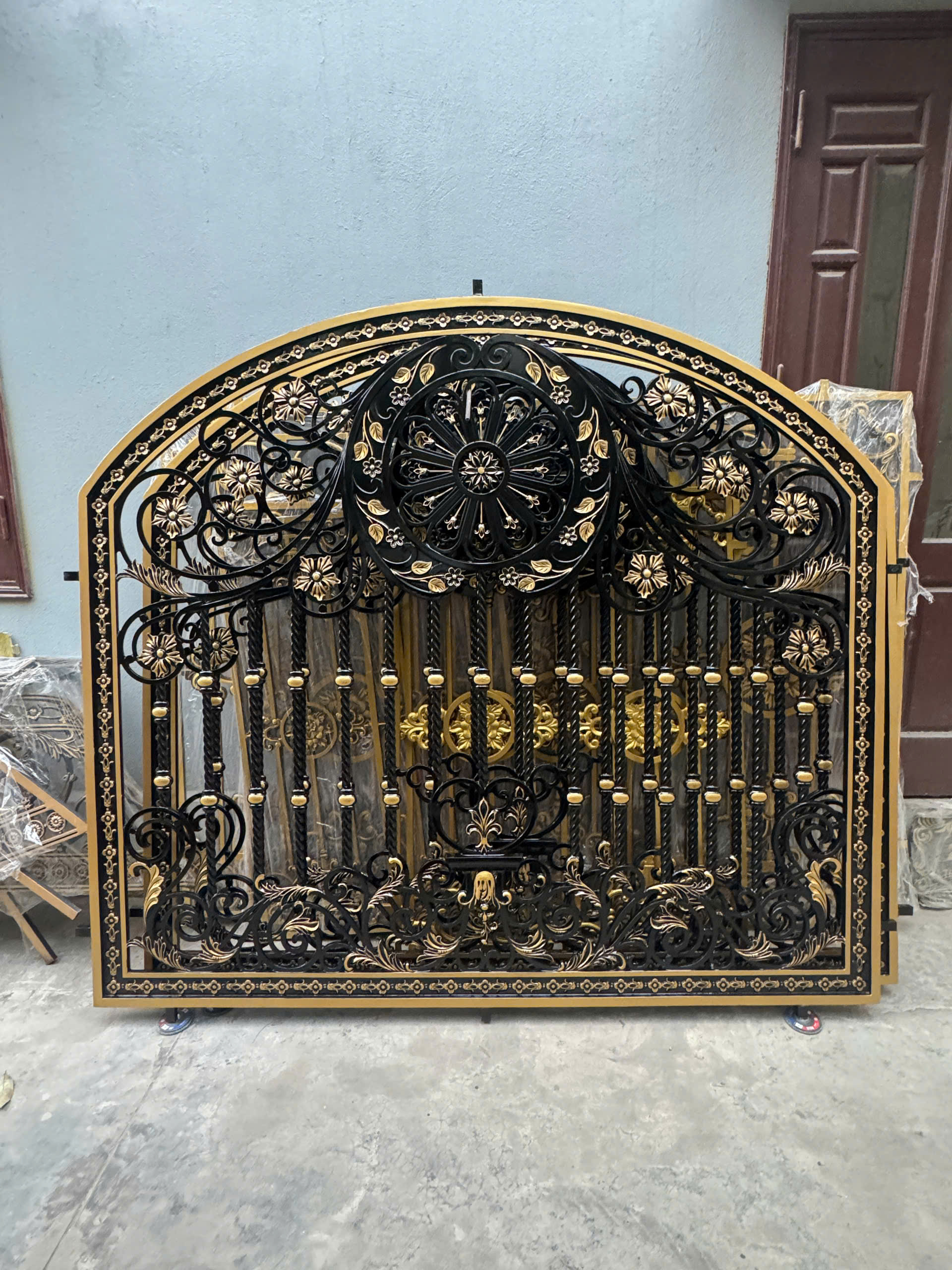 Hàng rào nhôm đúc H054