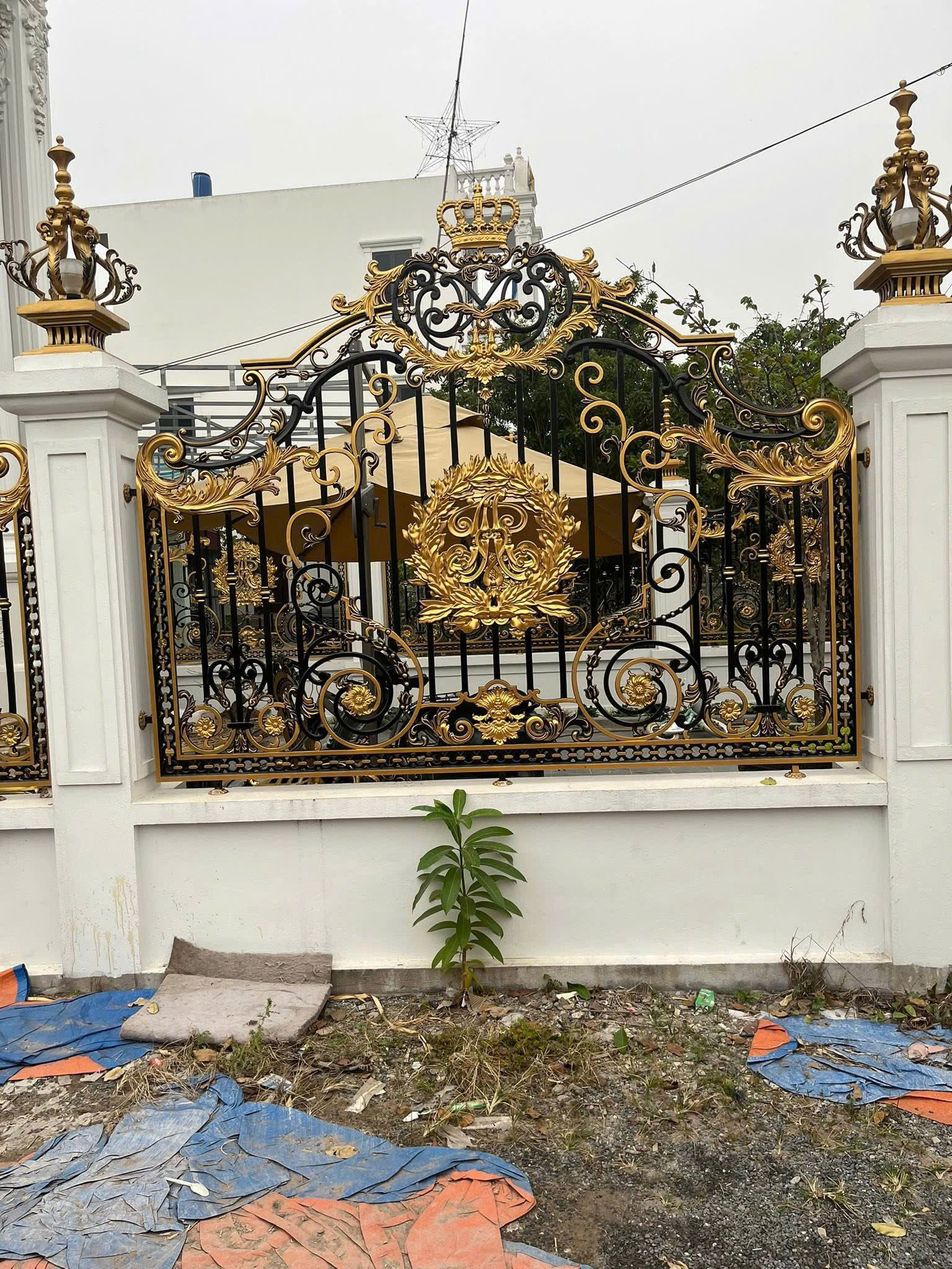 Hàng rào nhôm đúc H061