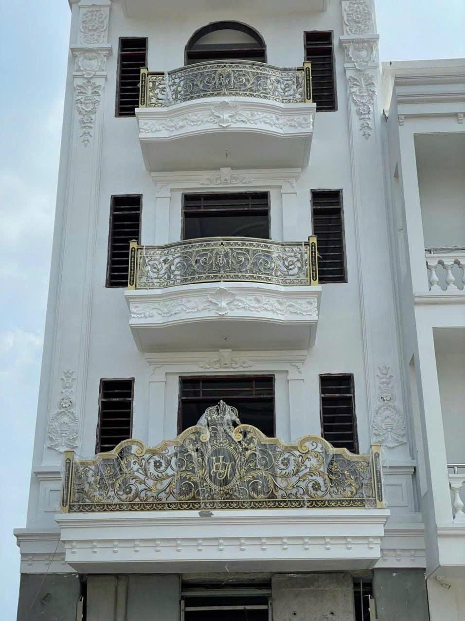 Lan can nhôm đúc L011