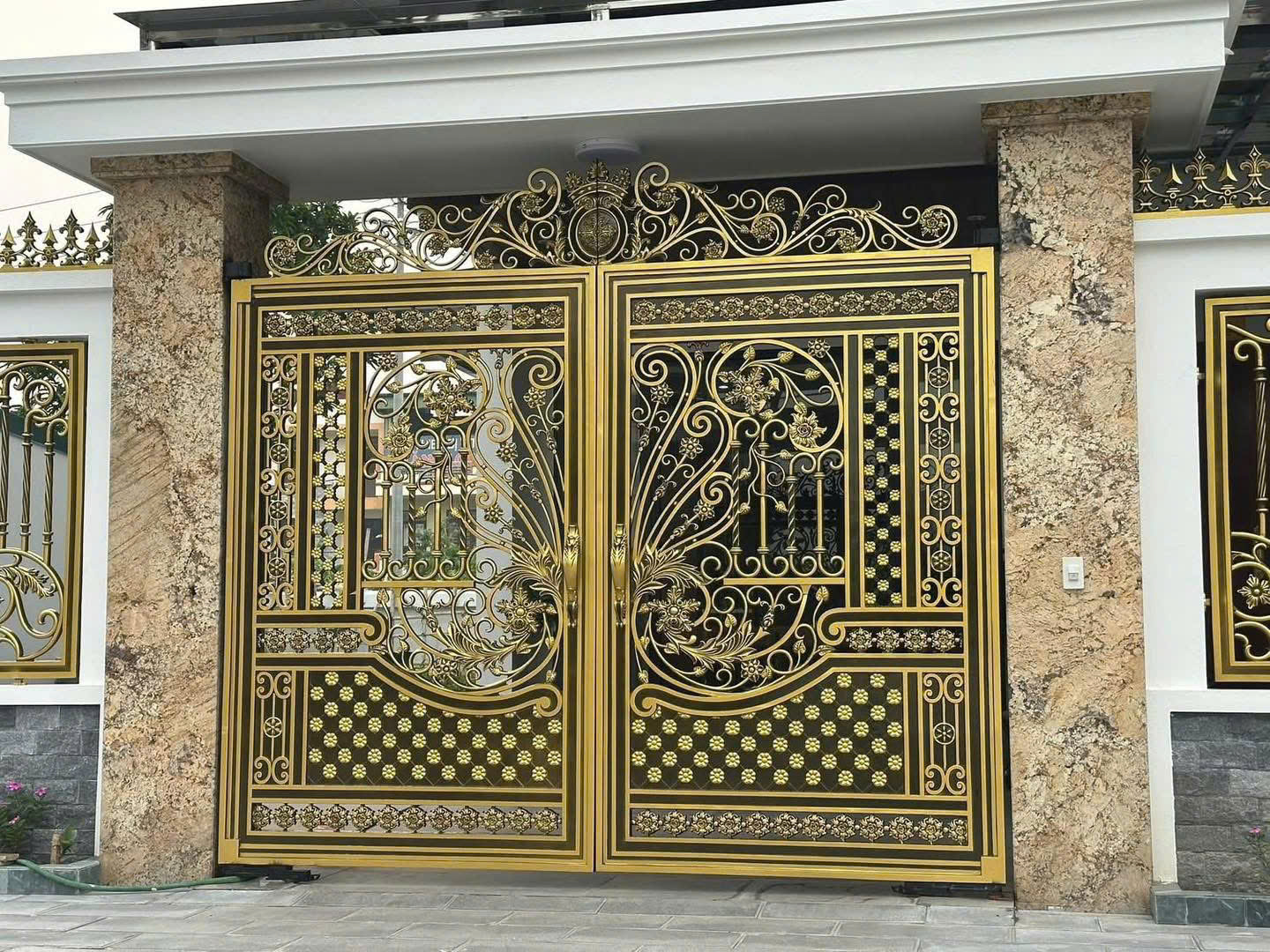 Cổng nhôm đúc C023